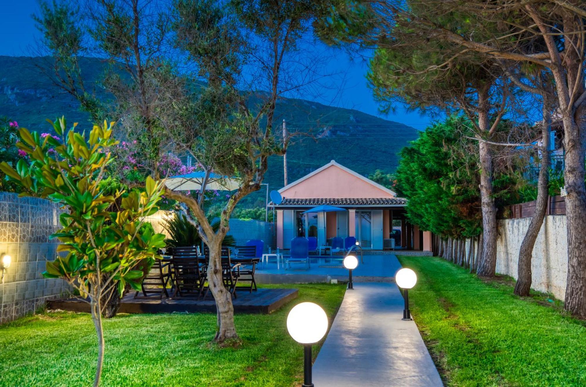 Villa Angela Agios Matthaios  Exterior photo