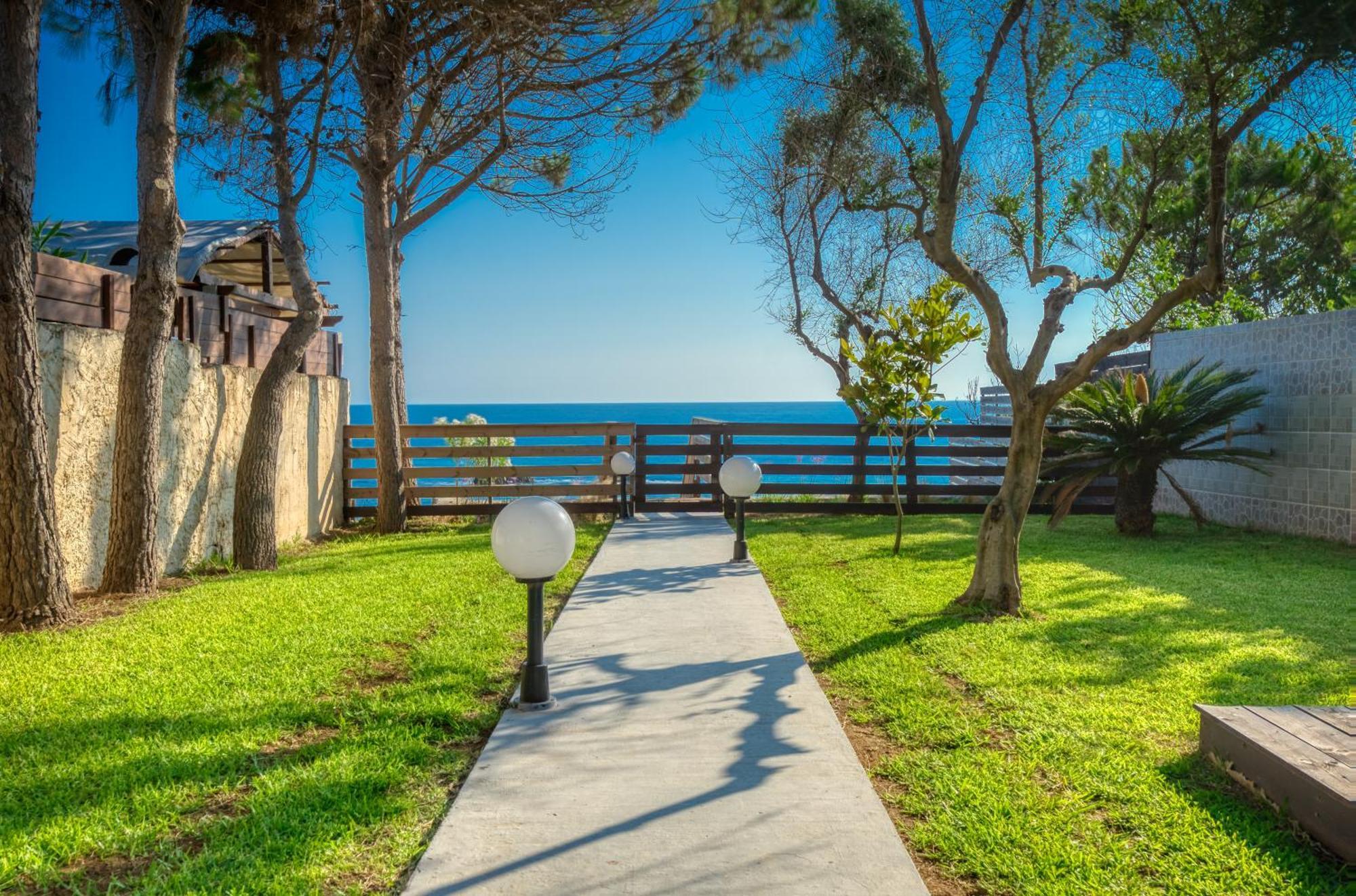 Villa Angela Agios Matthaios  Exterior photo